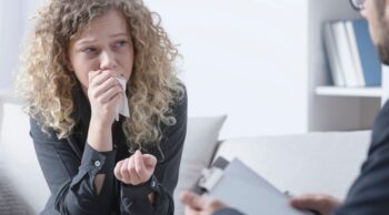 Terapia do luto: você não precisa passar por isso sozinha, busque ajuda profissional! A terapia do luto vai te ajudar a passar por esse momento