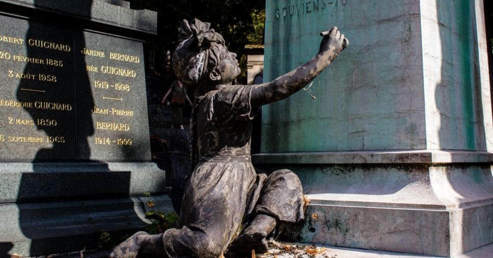 O que é necroturismo?